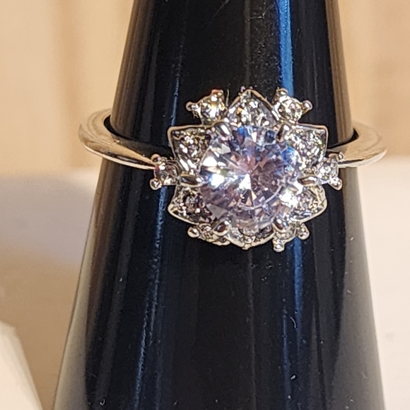 FLORAL BURST RING ROUND CUT - Picture 4 of 9
